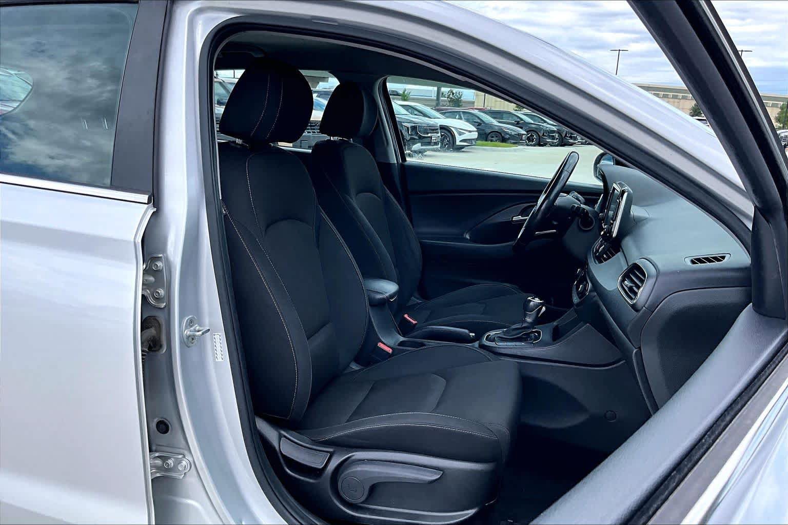 Used 2018 Hyundai Elantra GT w/ Style Package 02 FWD image 9