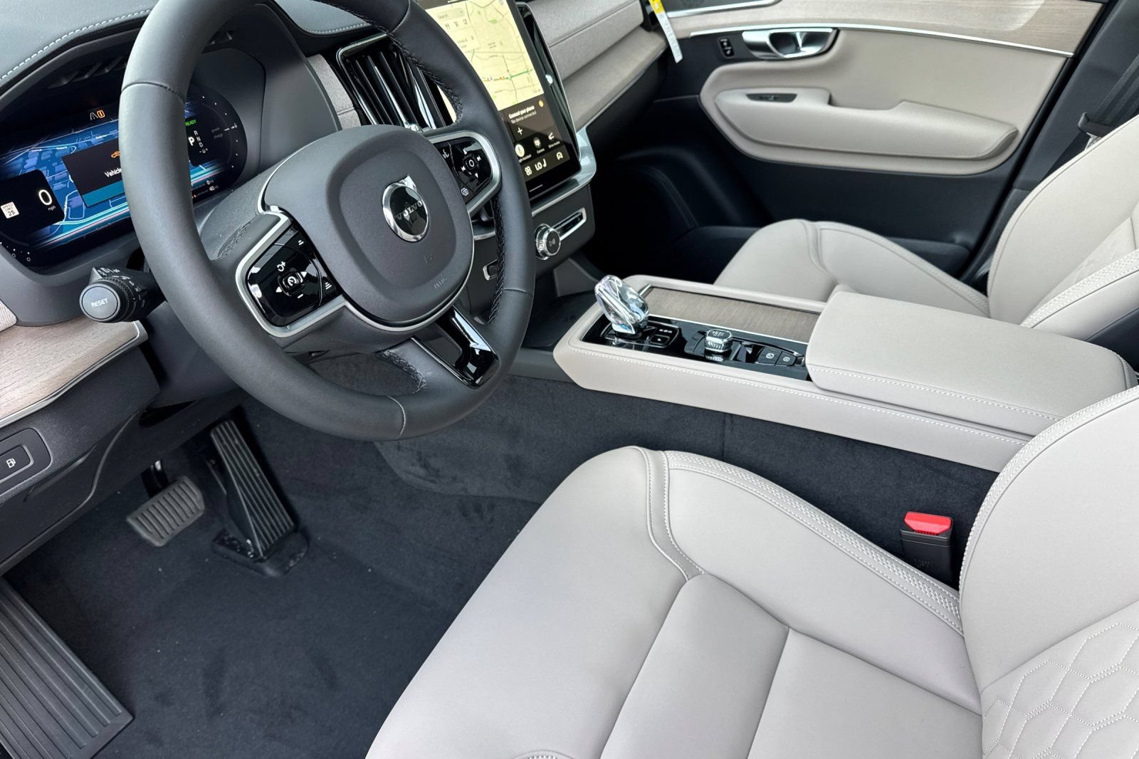 New 2026 Volvo XC90 T8 Plus w/ Protection Package AWD/4WD image 9