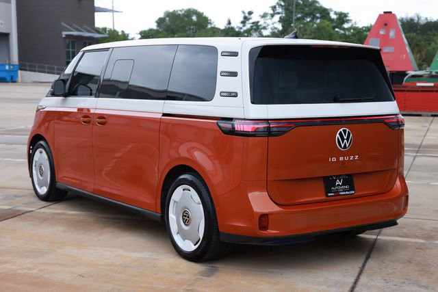Used 2025 Volkswagen ID. Buzz 1st Edition RWD image 8