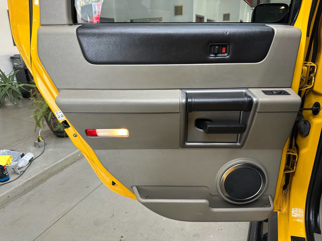 Used 2003 HUMMER H2 w/ Preferred Equipment Group image 12