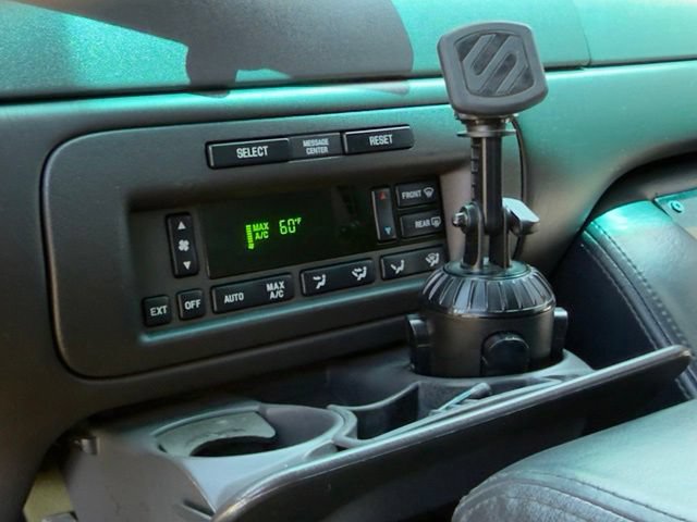 Used 2002 Lincoln Town Car Executive RWD image 21