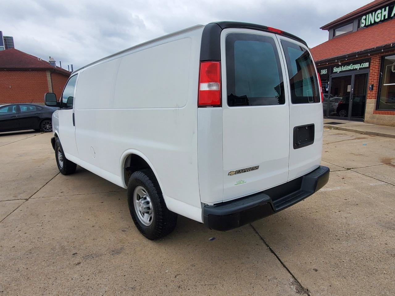 Used 2019 Chevrolet Express 2500 RWD image 6