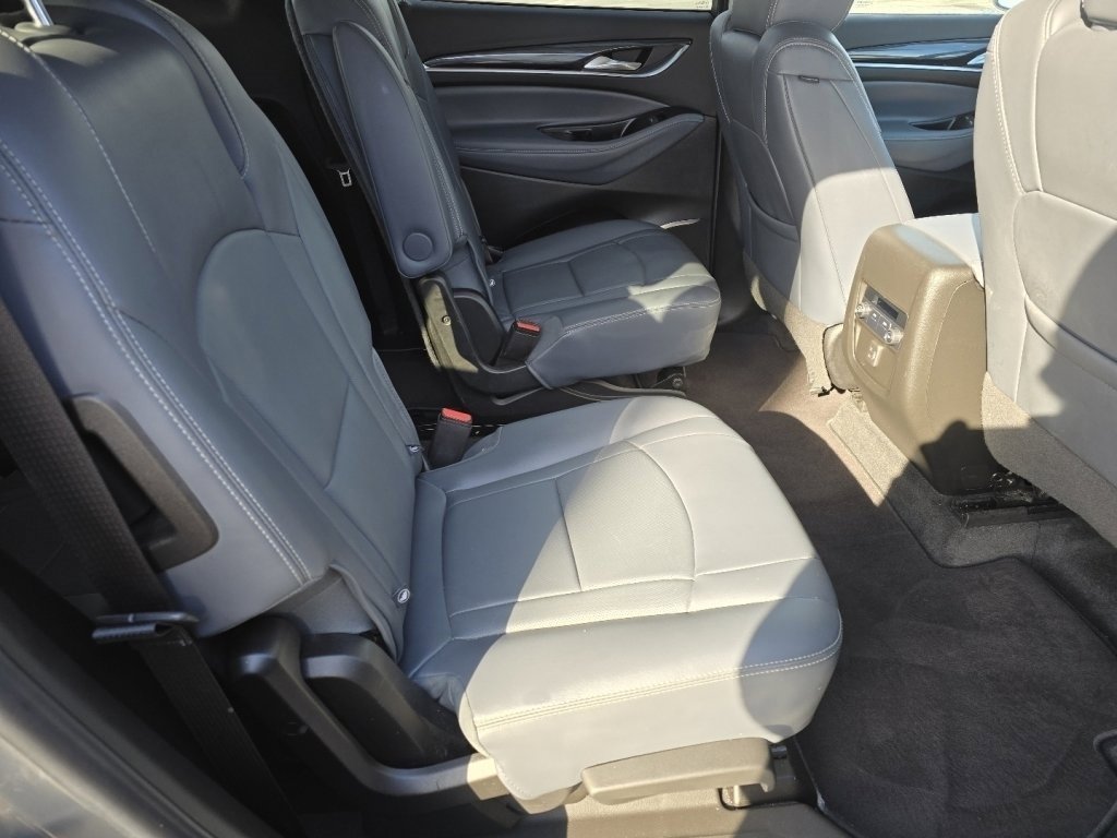 Used 2019 Buick Enclave Essence image 18