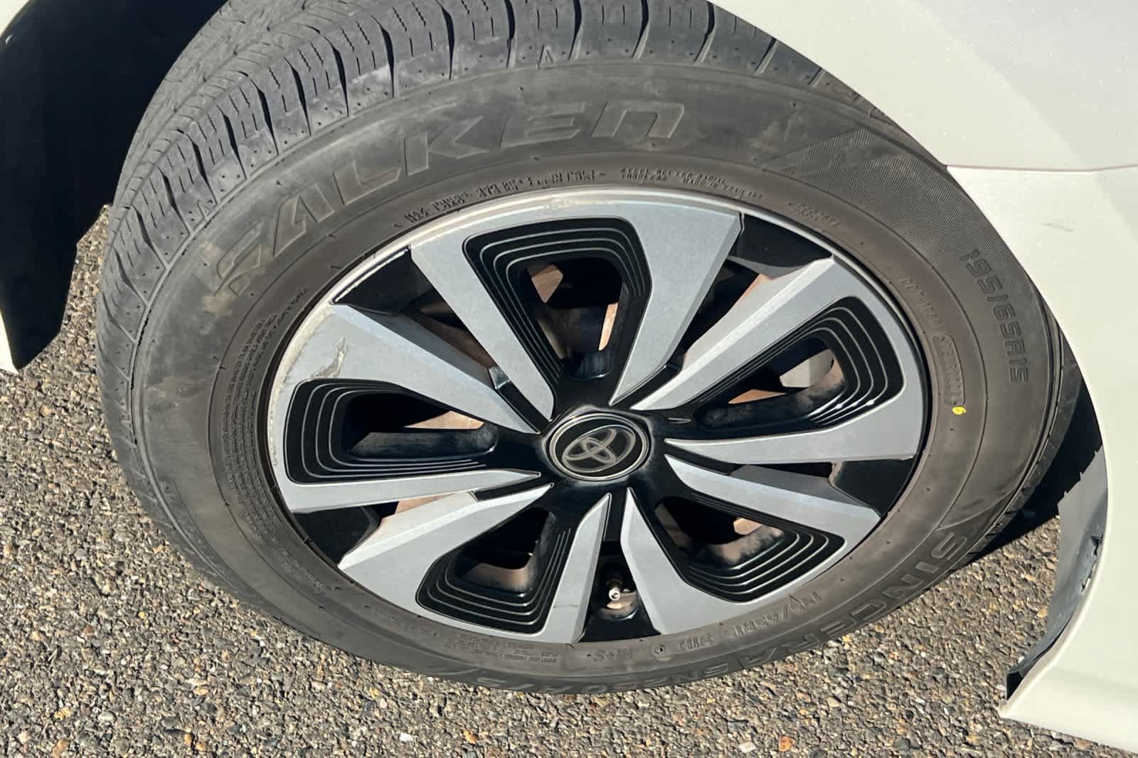Used 2018 Toyota Prius Prime Plus w/ Carpet Mat Package FWD image 16