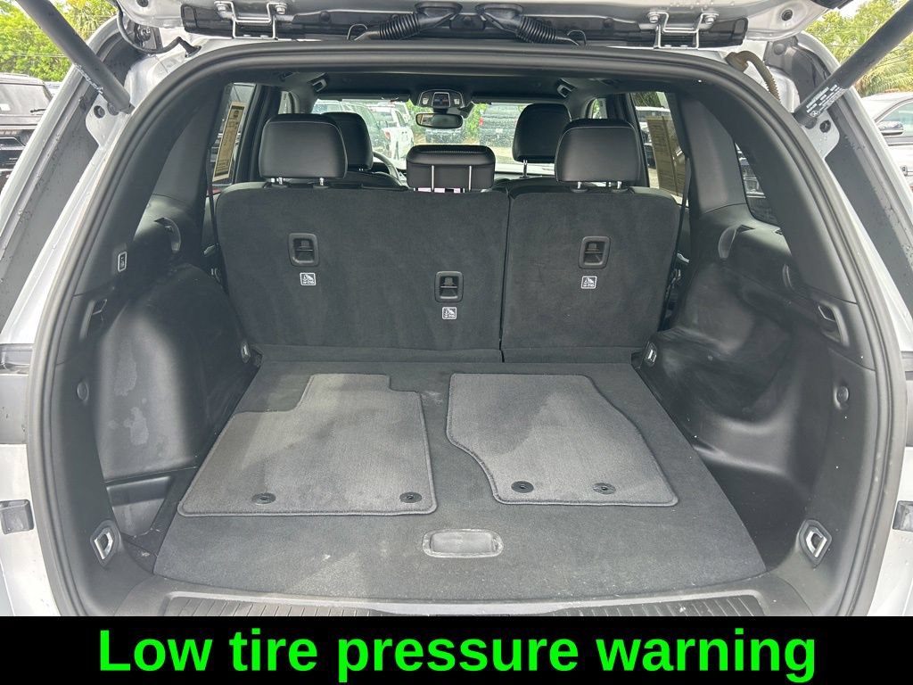 Certified 2024 Jeep Grand Cherokee Limited w/ Black Appearance Package RWD image 30