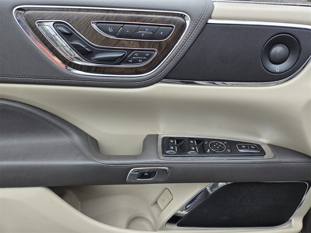 Used 2019 Lincoln Continental Reserve image 13