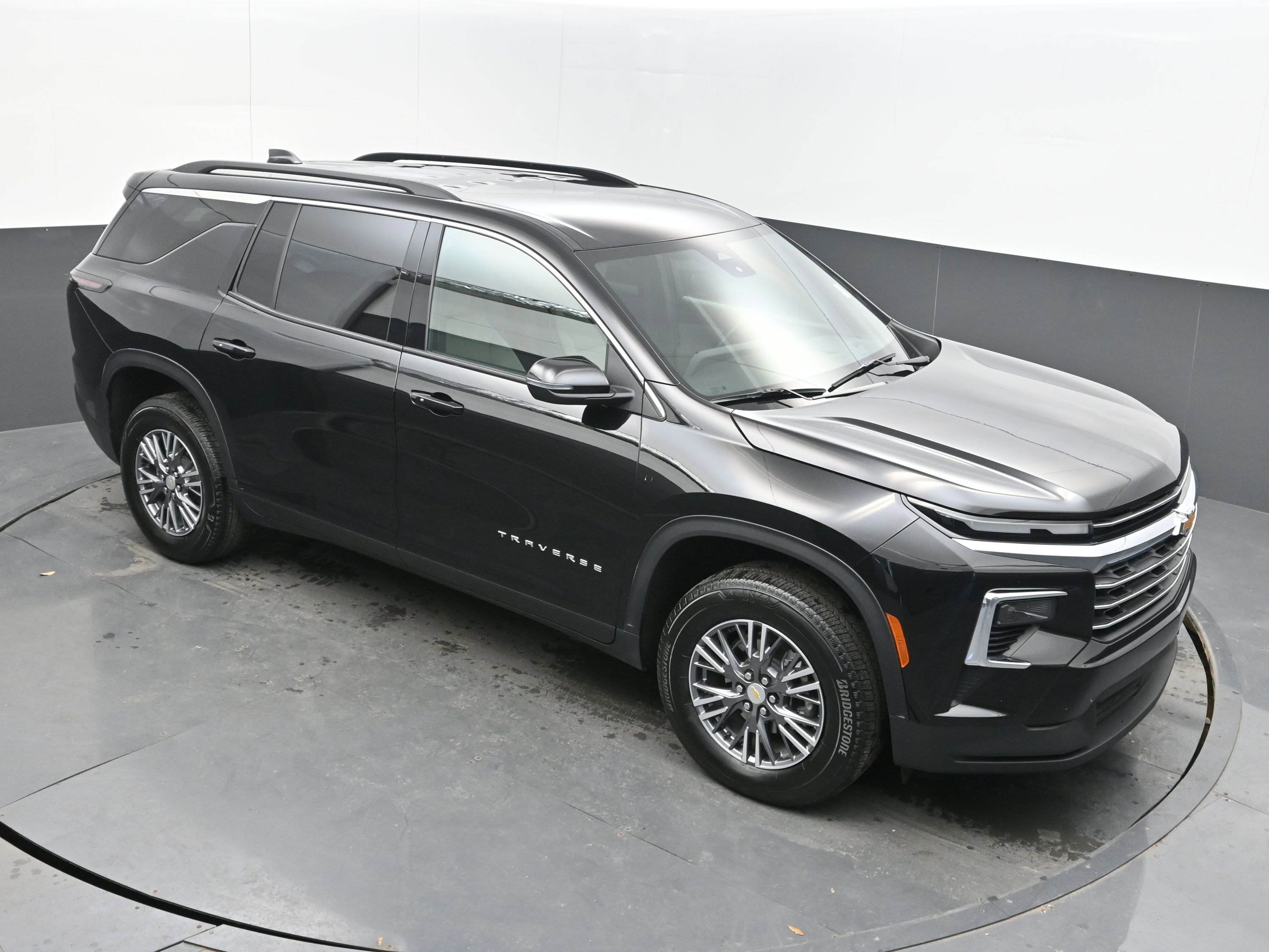 Used 2025 Chevrolet Traverse LT image 33