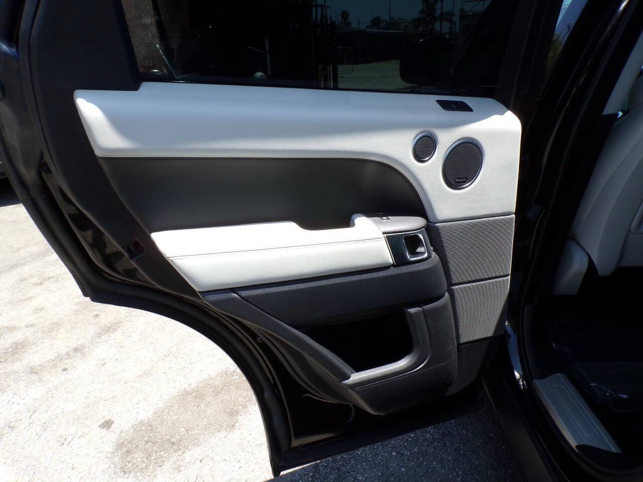 Used 2014 Land Rover Range Rover Sport HSE AWD/4WD image 17