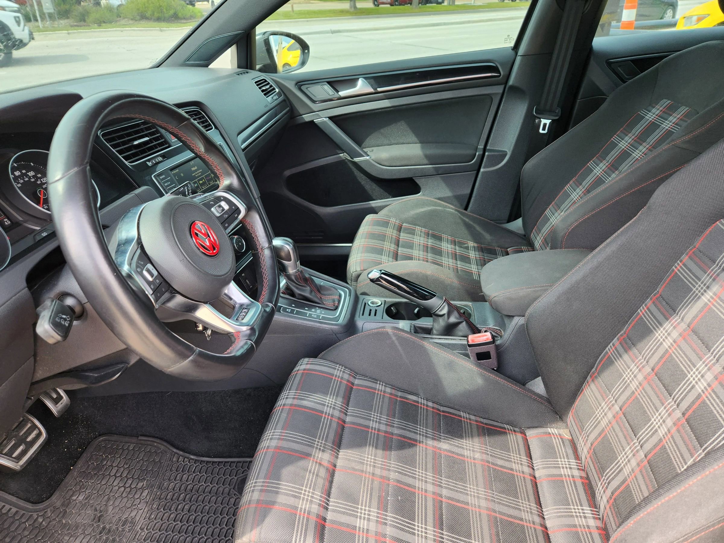 Used 2017 Volkswagen GTI S image 8