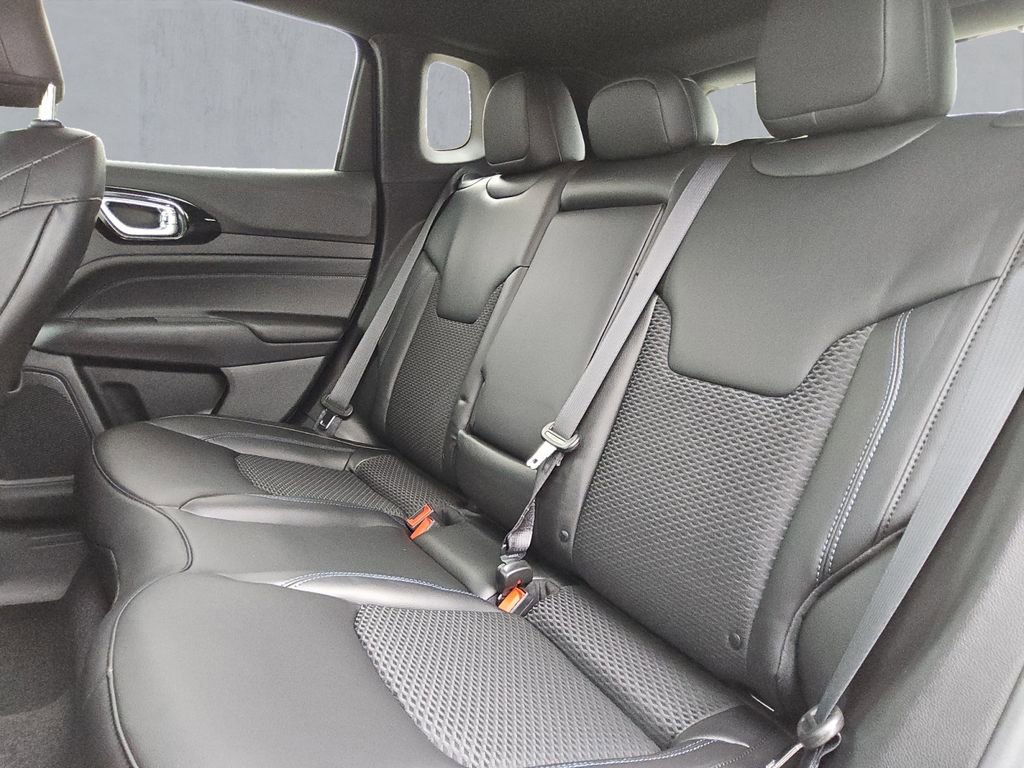 New 2026 Jeep Compass Latitude image 13