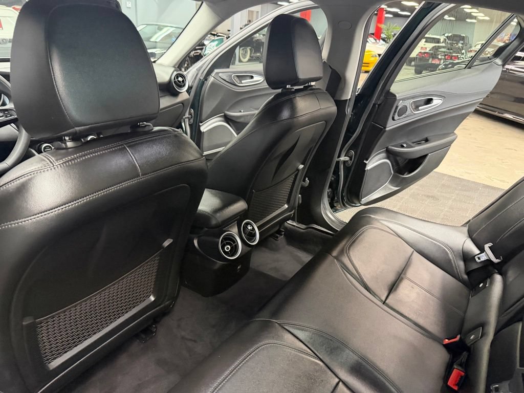 Used 2020 Alfa Romeo Giulia RWD image 37