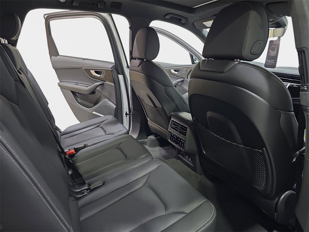 New 2025 Audi Q7 3.0T Prestige image 11