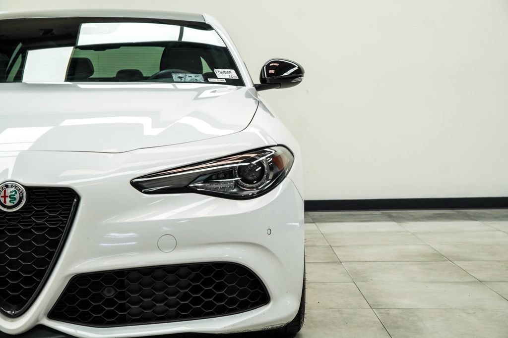 Used 2023 Alfa Romeo Giulia Veloce RWD image 4