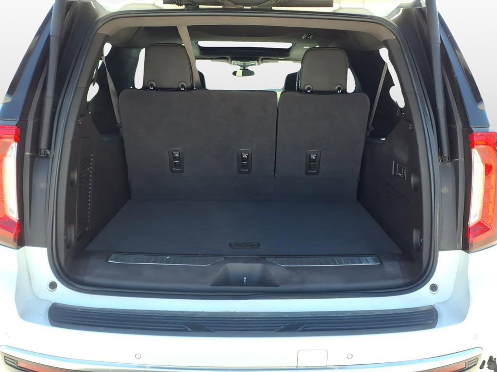 Used 2022 GMC Yukon XL Denali image 9