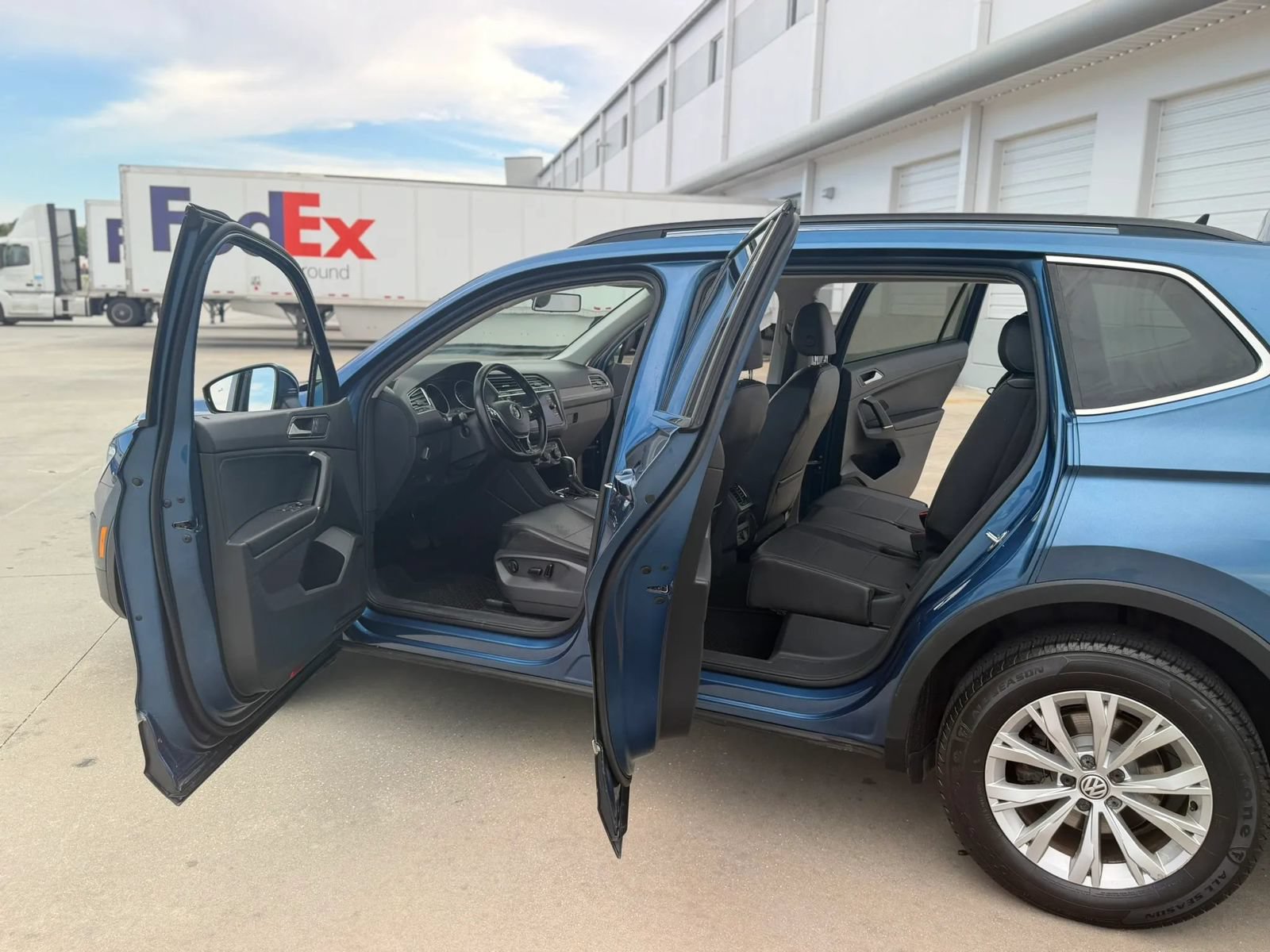Used 2018 Volkswagen Tiguan SE w/ Front Fog Lights Package FWD image 16