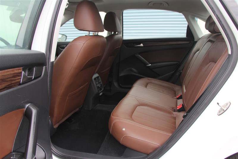 Used 2022 Volkswagen Passat 2.0T FWD image 25