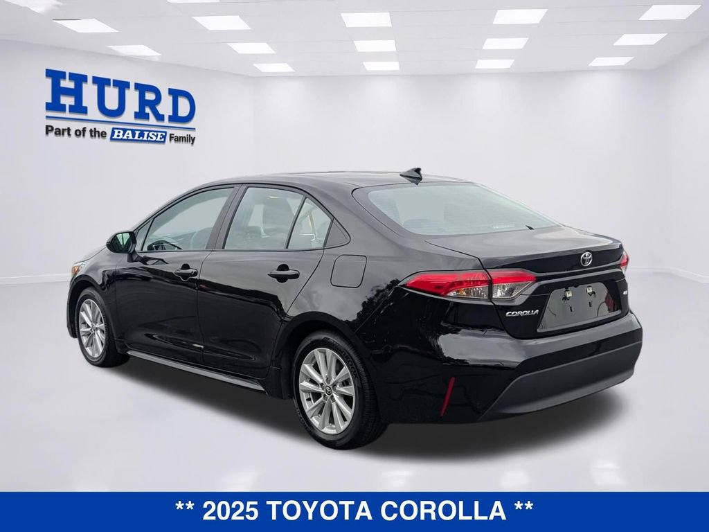 Used 2025 Toyota Corolla LE w/ LE Premium Package FWD image 5