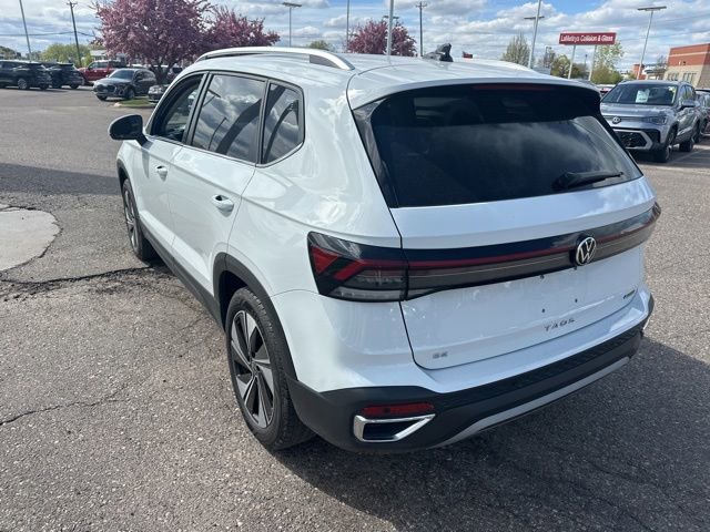 Used 2025 Volkswagen Taos SE AWD/4WD image 5