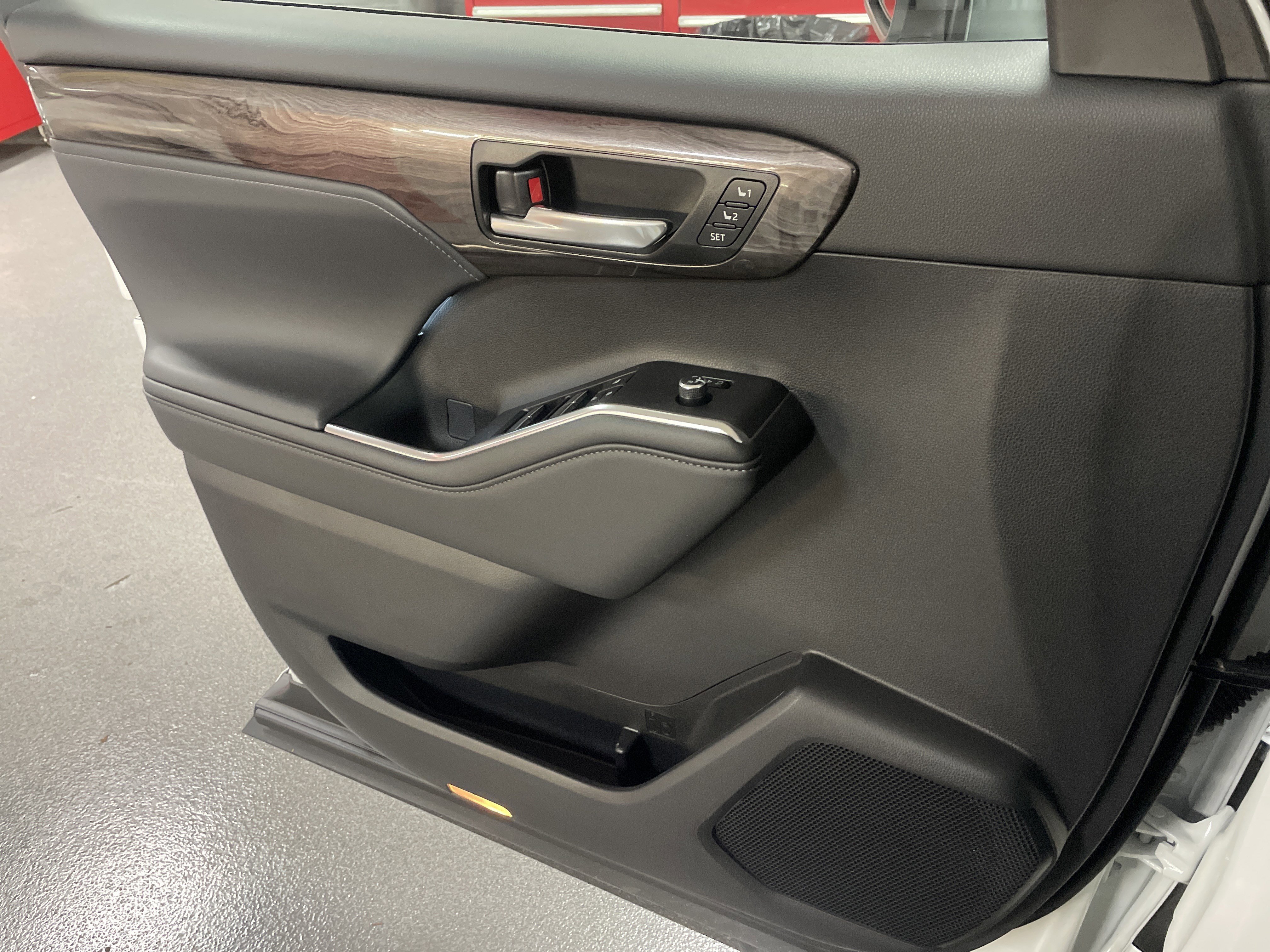 Certified 2025 Toyota Highlander Platinum image 14