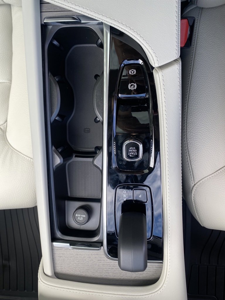 Used 2025 Volvo XC90 T8 Plus w/ Protection Package Premier image 27