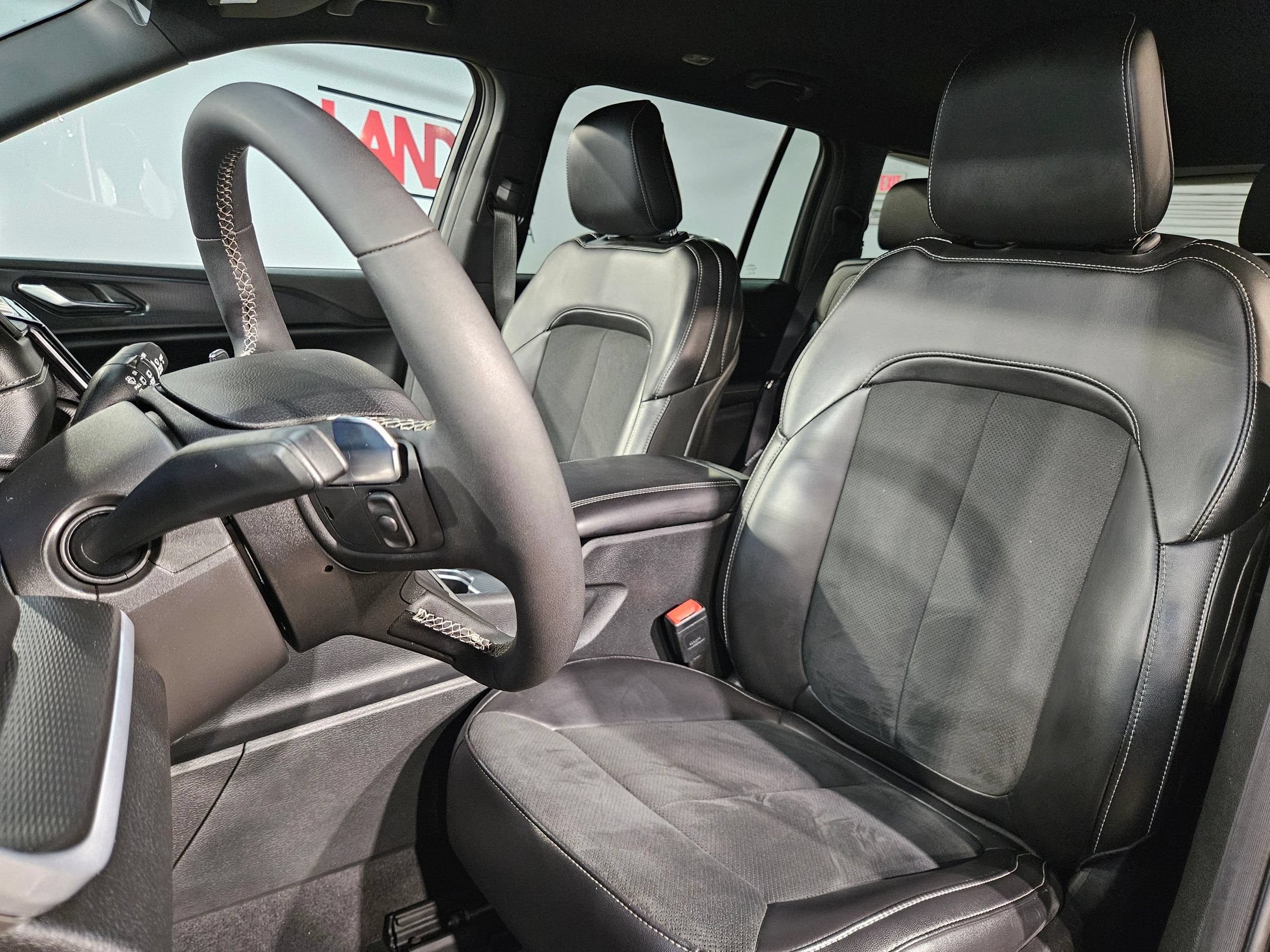 Used 2025 Jeep Grand Cherokee L Laredo RWD image 24