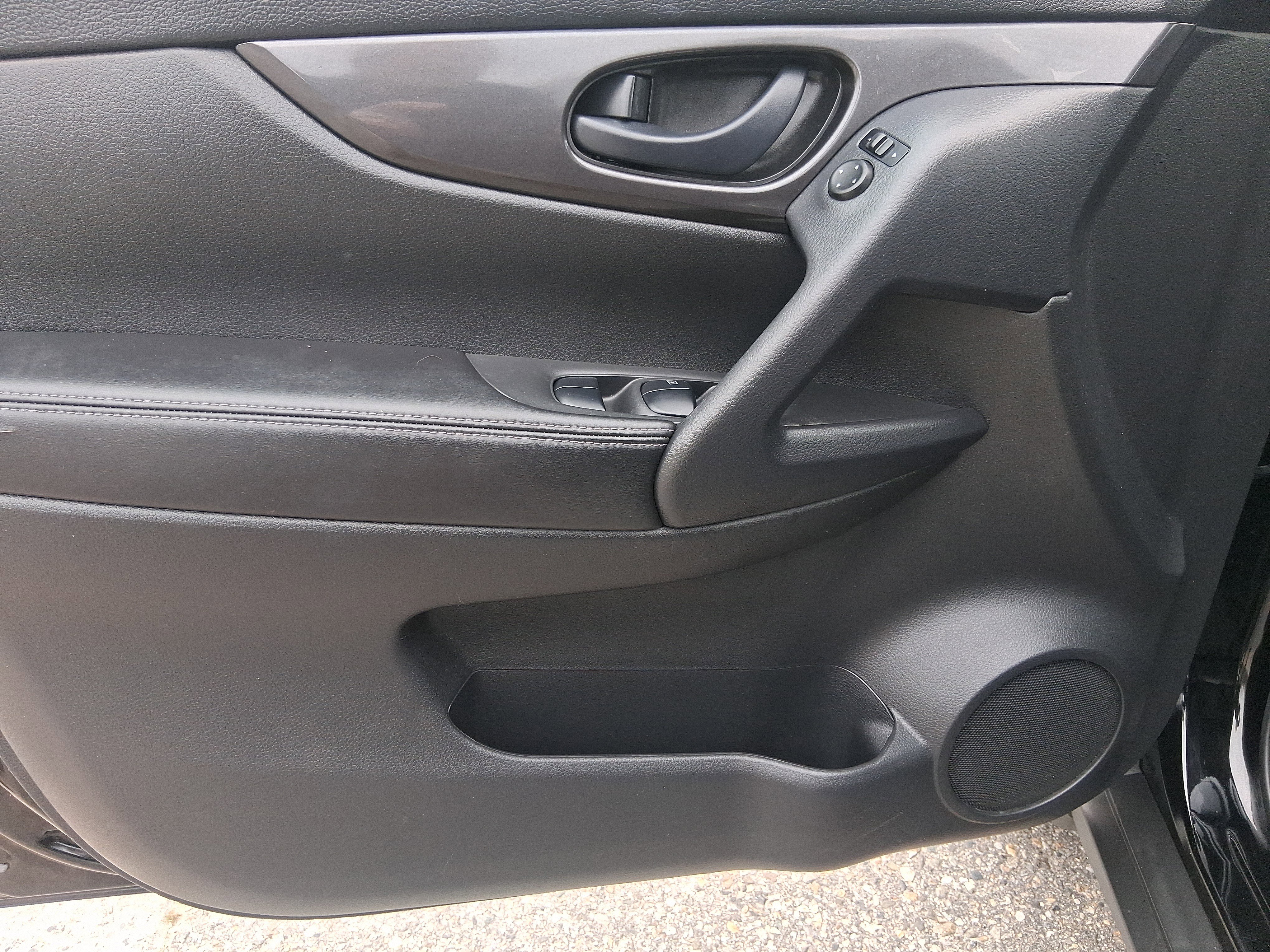 Used 2020 Nissan Rogue S AWD/4WD image 15