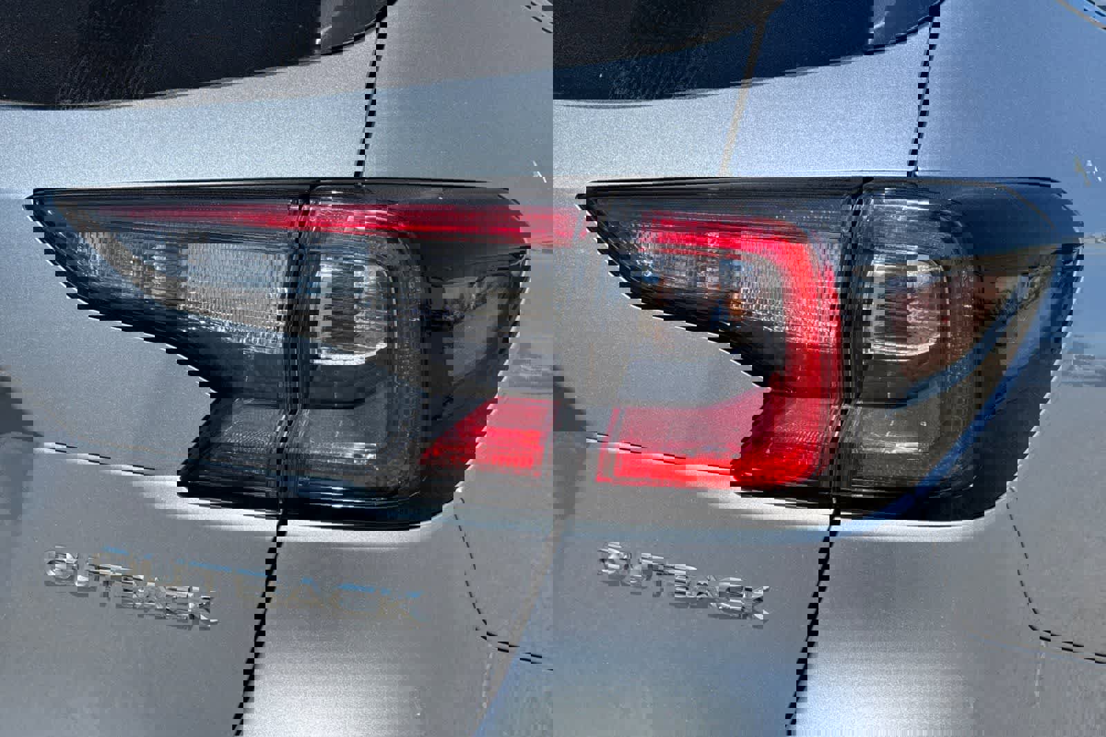 Used 2023 Subaru Outback Limited image 32