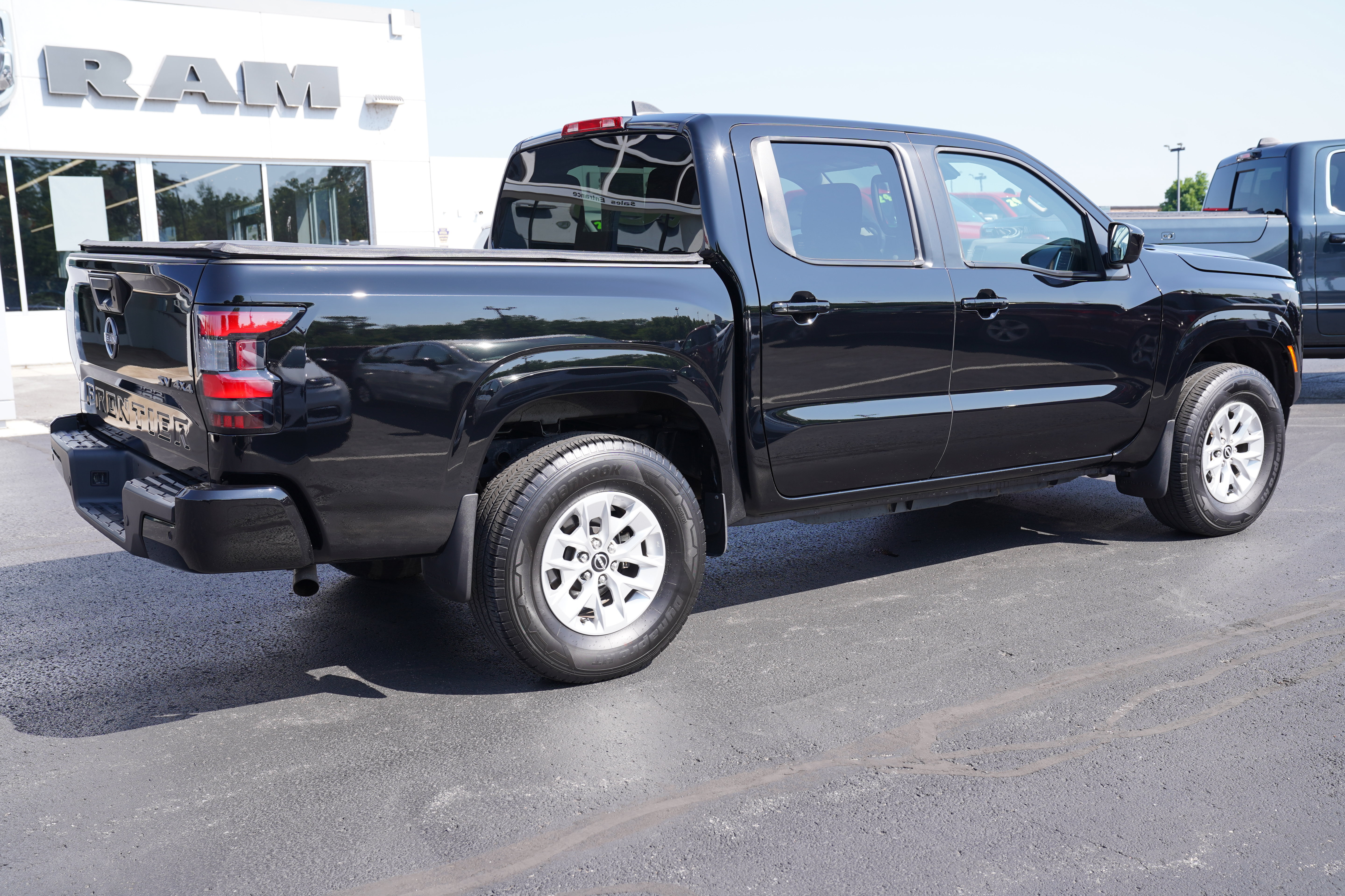 Used 2024 Nissan Frontier SV w/ Technology Package AWD/4WD video 3