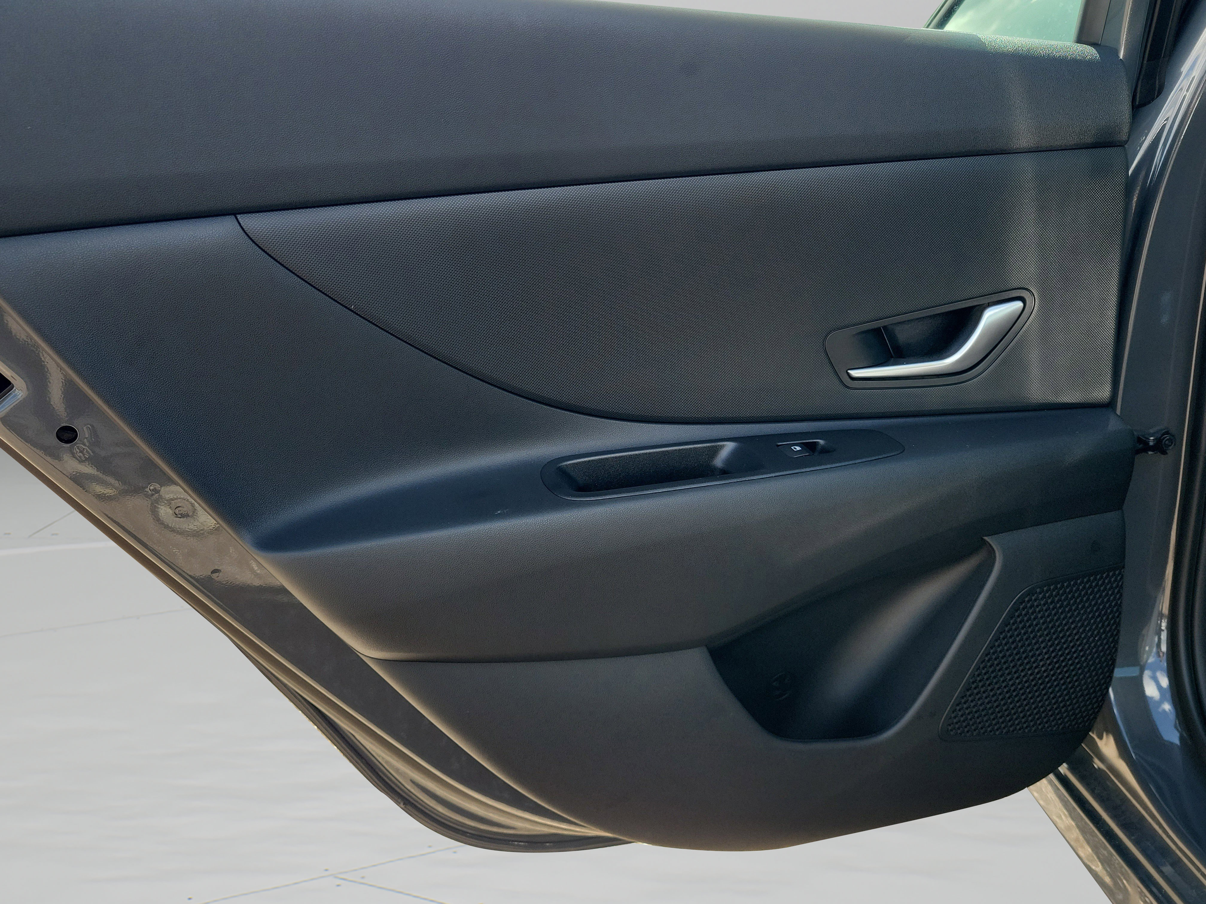 New 2025 Hyundai Elantra Hybrid FWD image 28