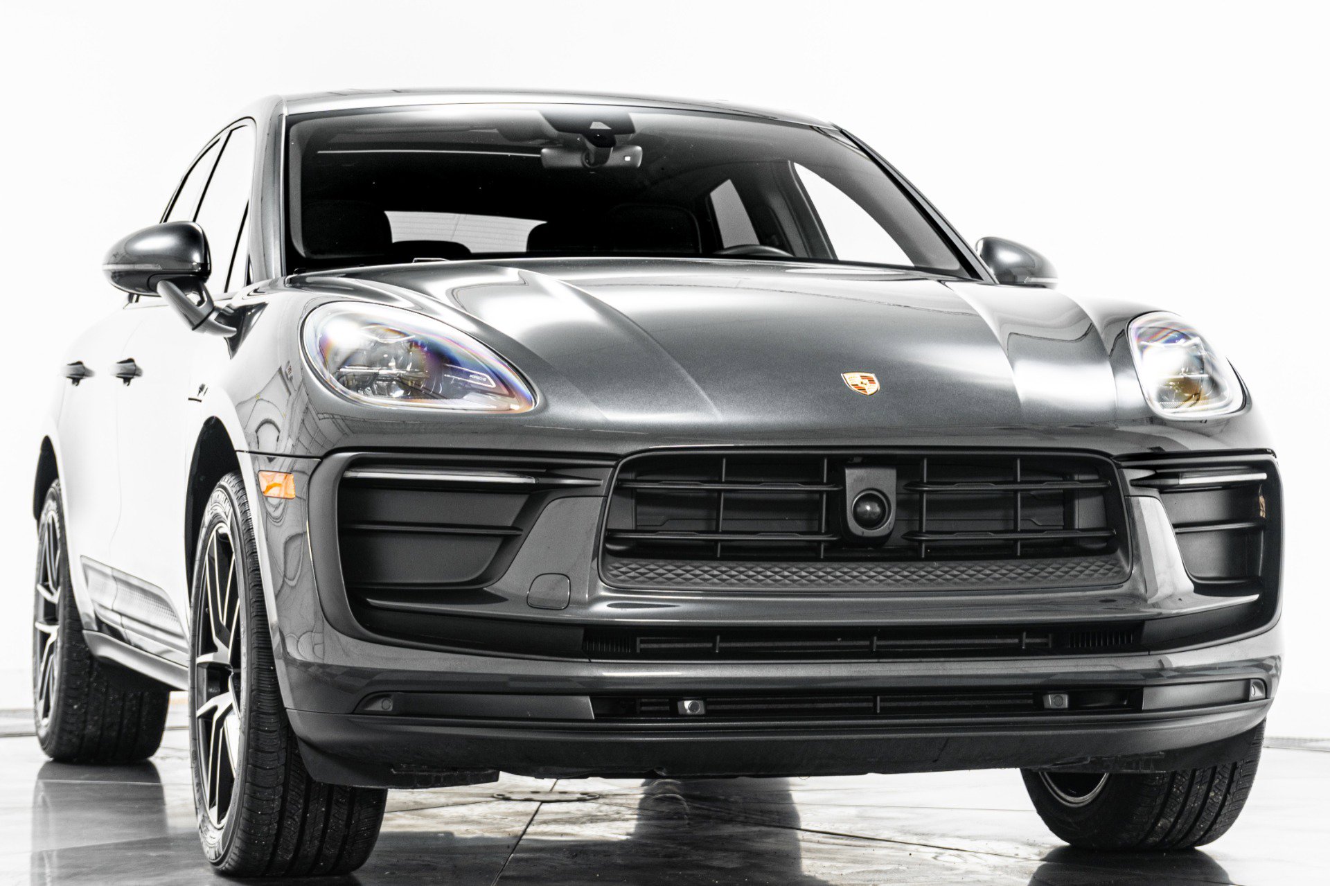 Used 2023 Porsche Macan image 3