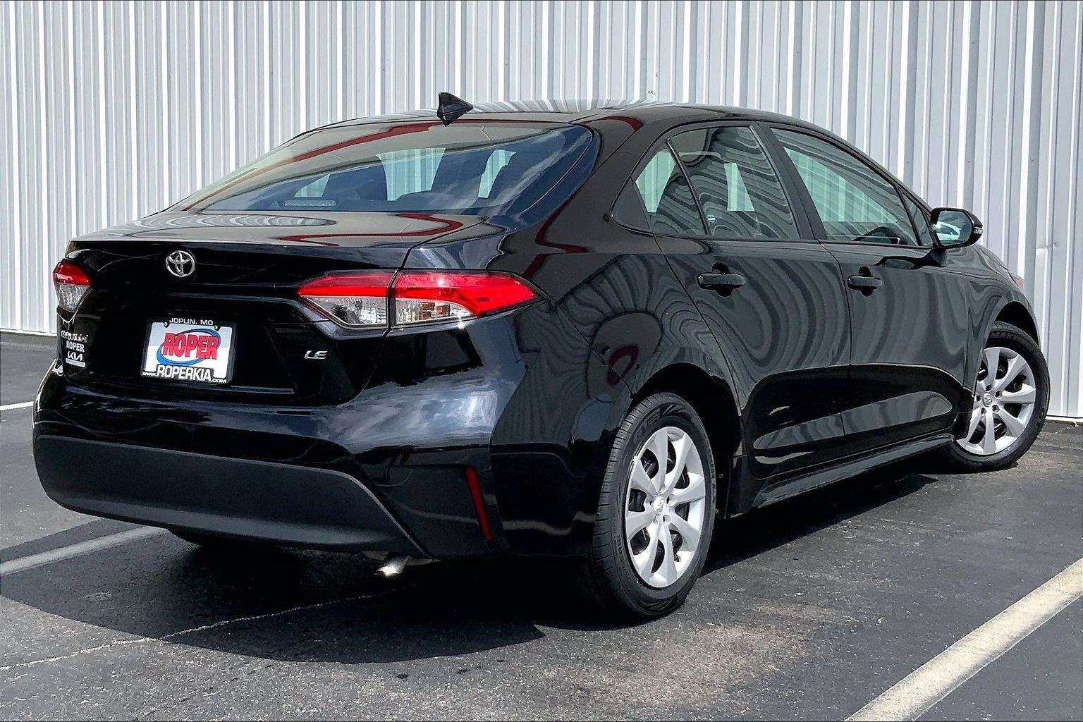 Used 2024 Toyota Corolla LE FWD image 11