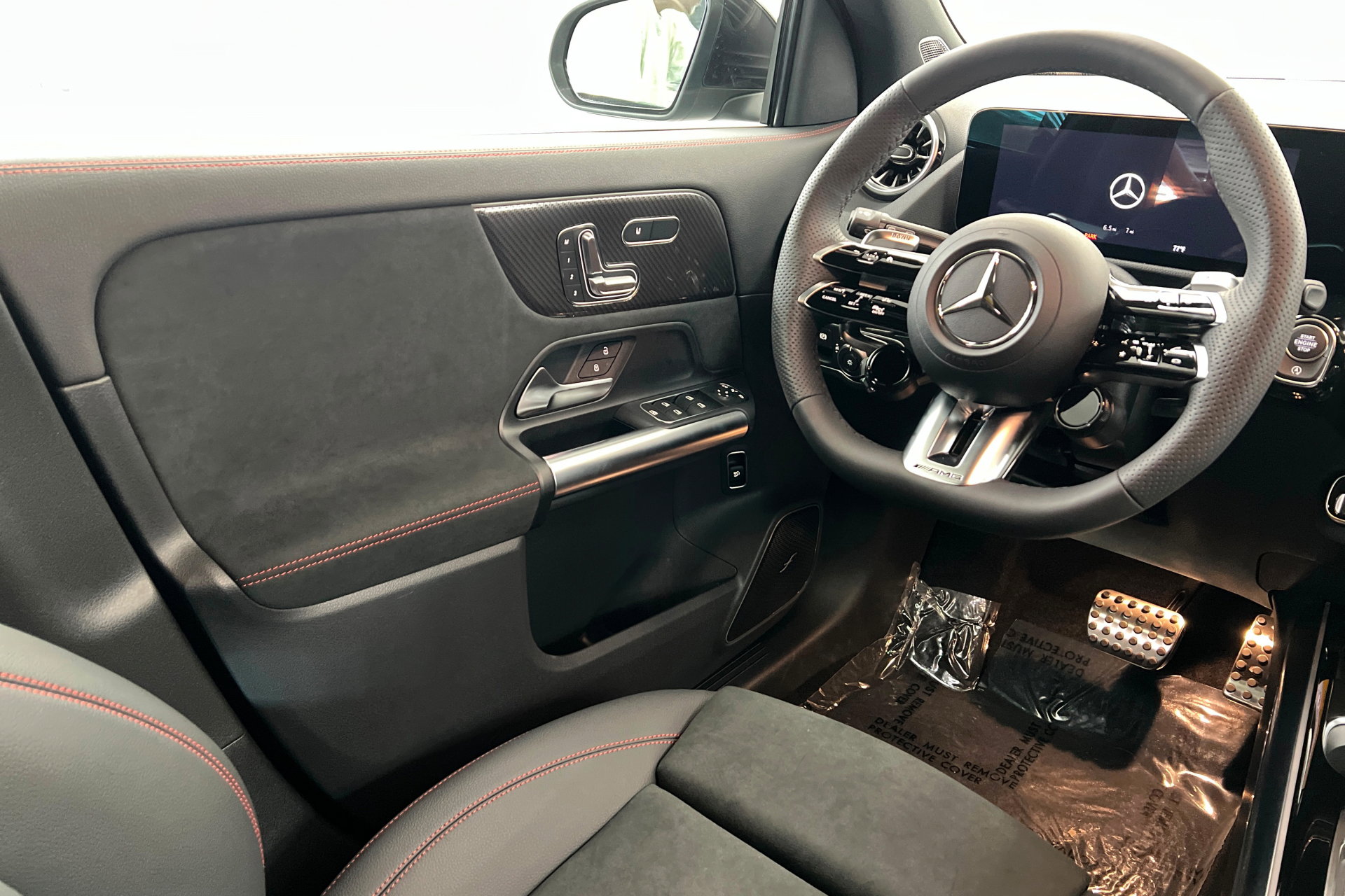 New 2026 Mercedes-Benz GLA 35 AMG 4MATIC image 11