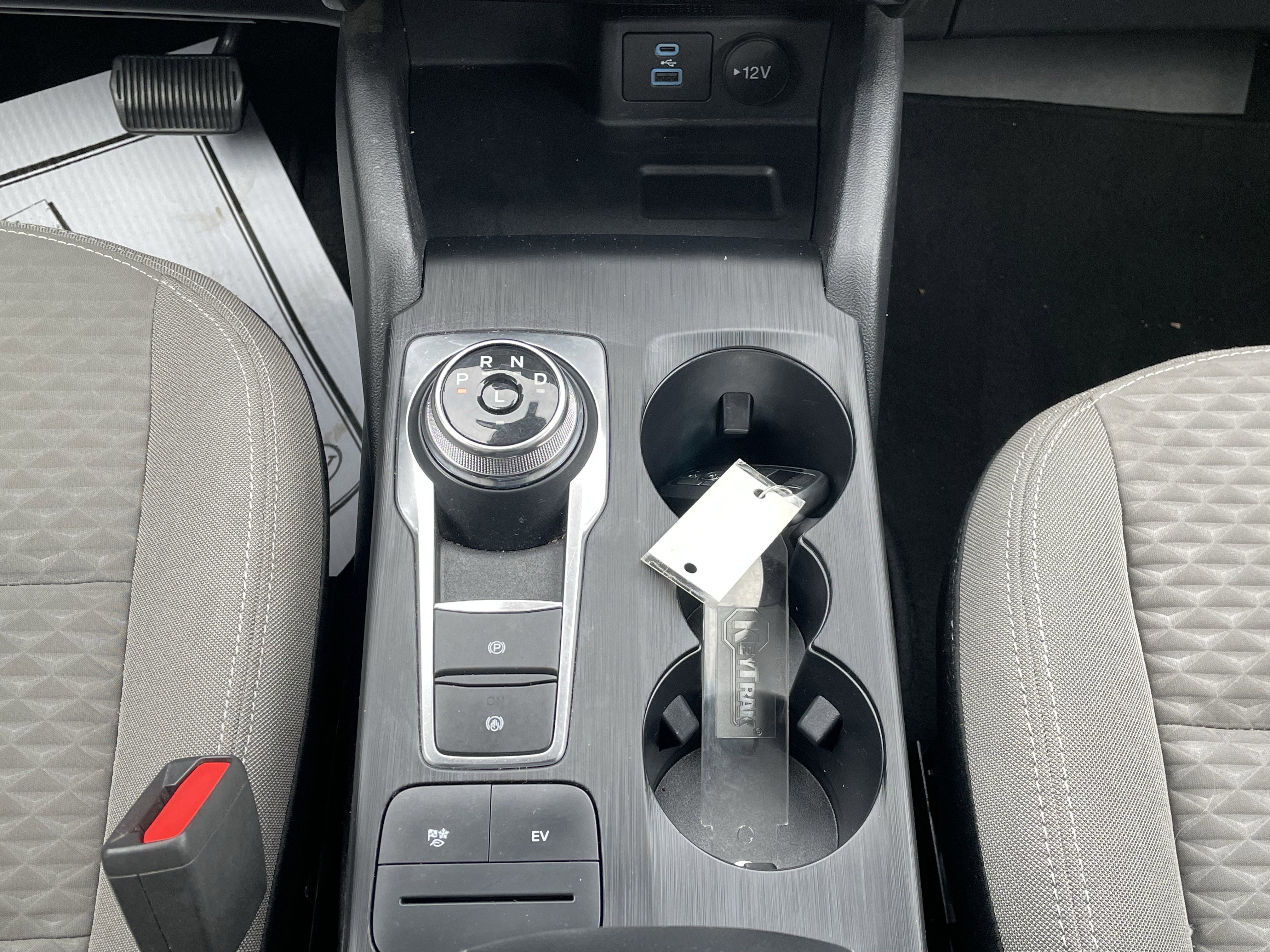 Used 2022 Ford Escape SE w/ Cold Weather Package image 22