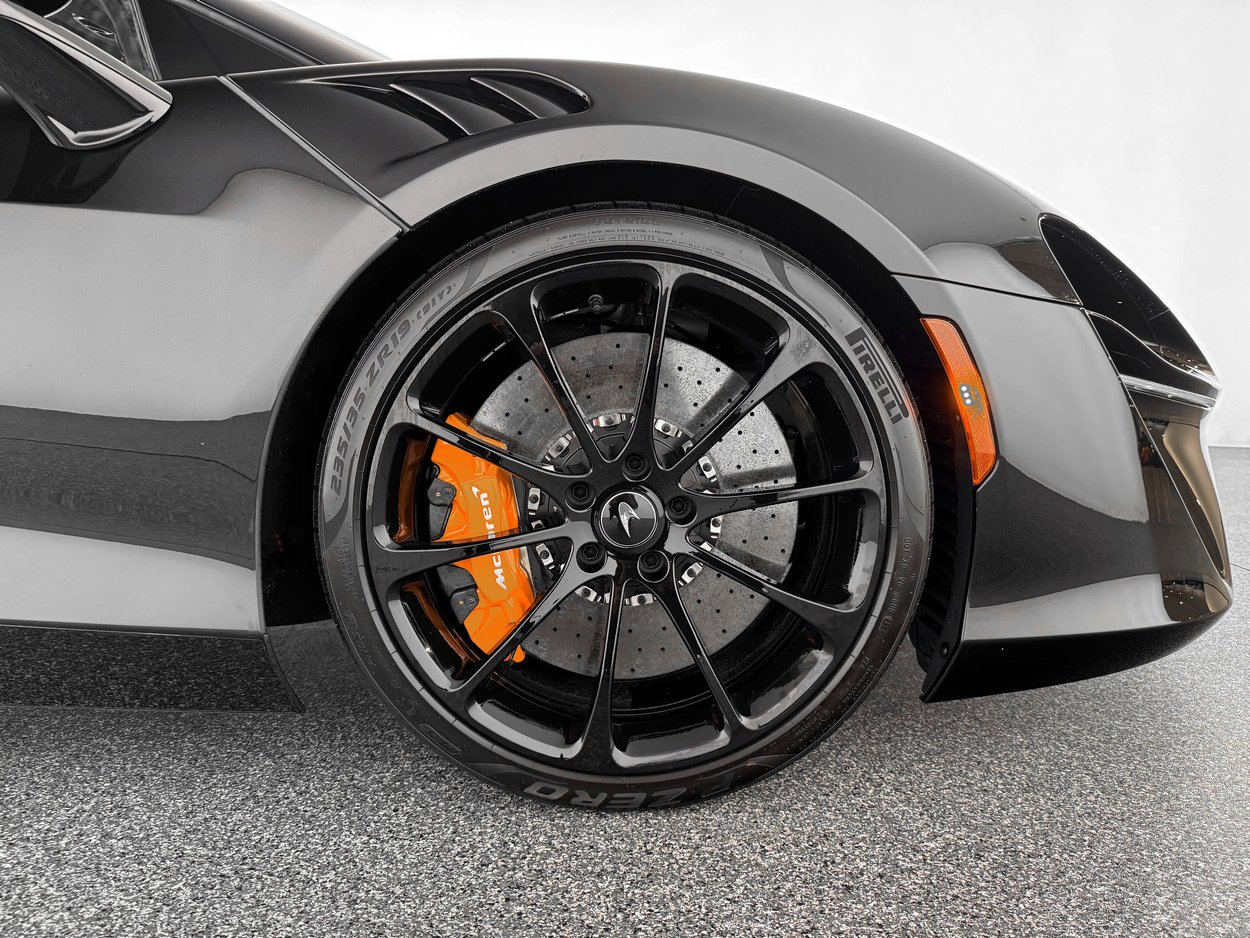 New 2025 McLaren Artura image 30