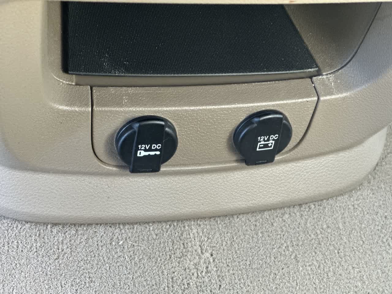 Used 2016 Chrysler Town & Country Touring FWD image 27