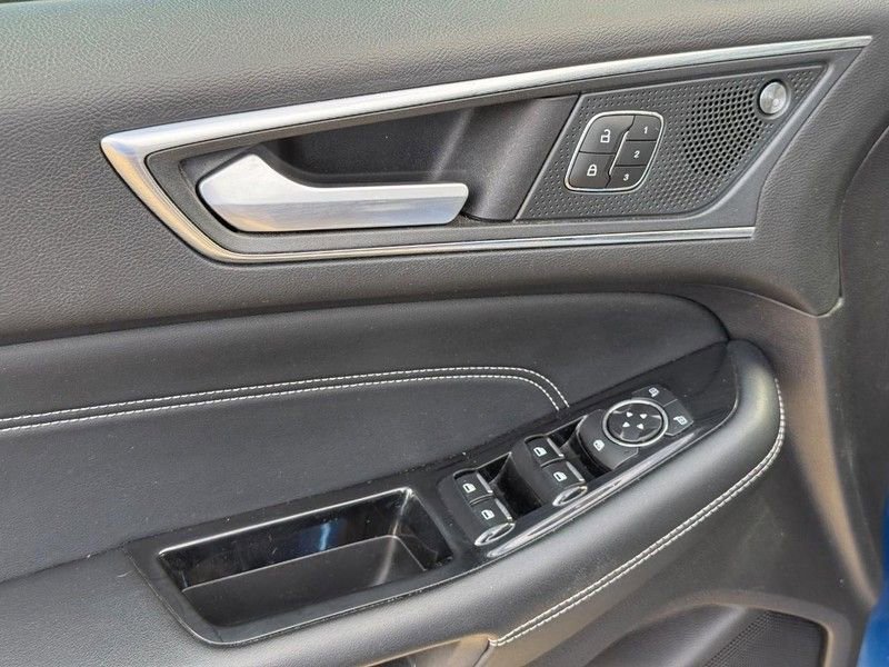 Used 2020 Ford Edge Titanium AWD/4WD image 18