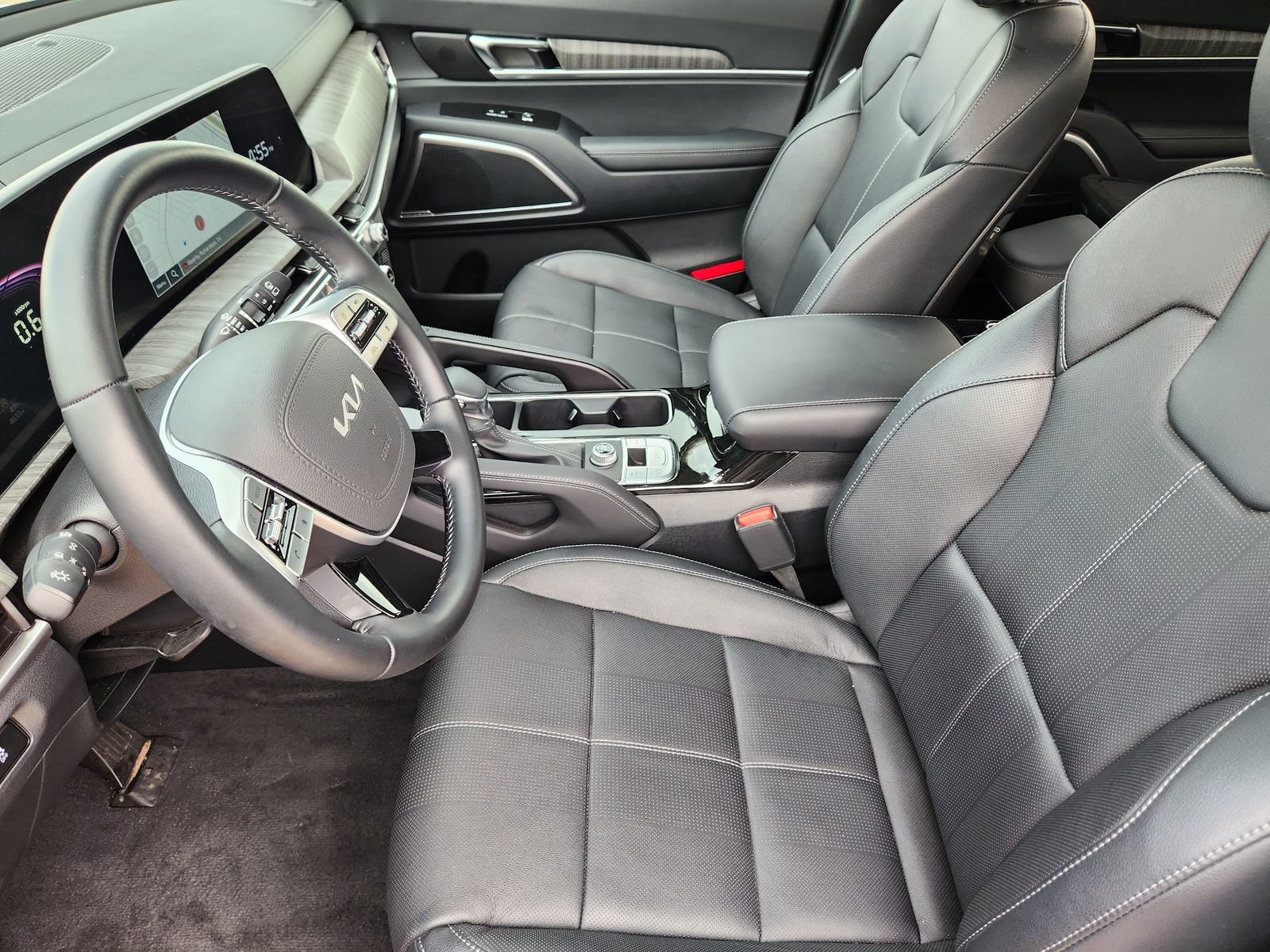 Used 2025 Kia Telluride EX w/ EX Captain's Chair Package FWD image 21