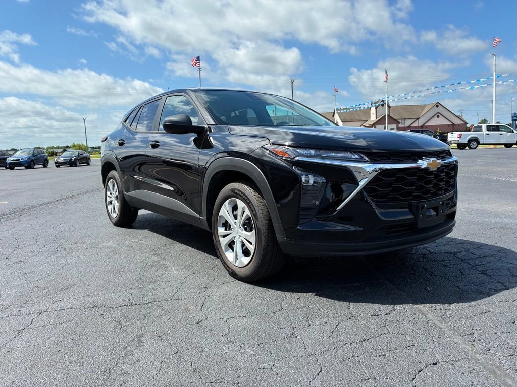 Used 2026 Chevrolet Trax LS w/ Driver Confidence Package FWD image 14