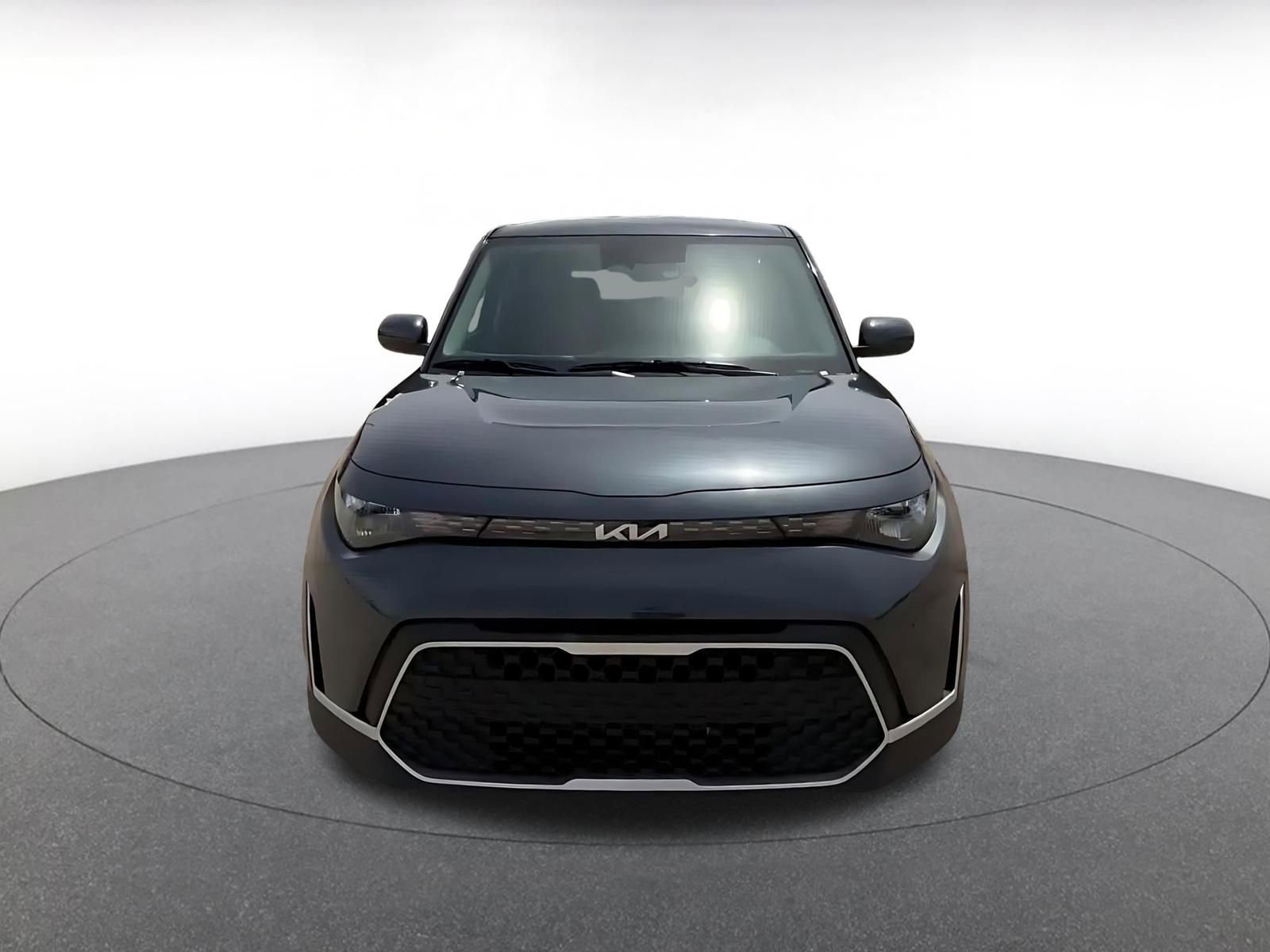 Used 2025 Kia Soul LX w/ LX Technology Package FWD image 4