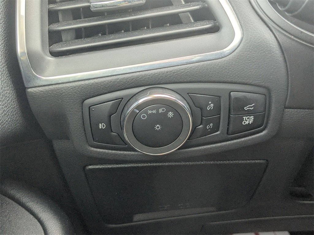 Used 2024 Ford Edge Titanium image 17