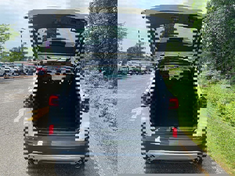 New 2025 Ford Escape SE image 9