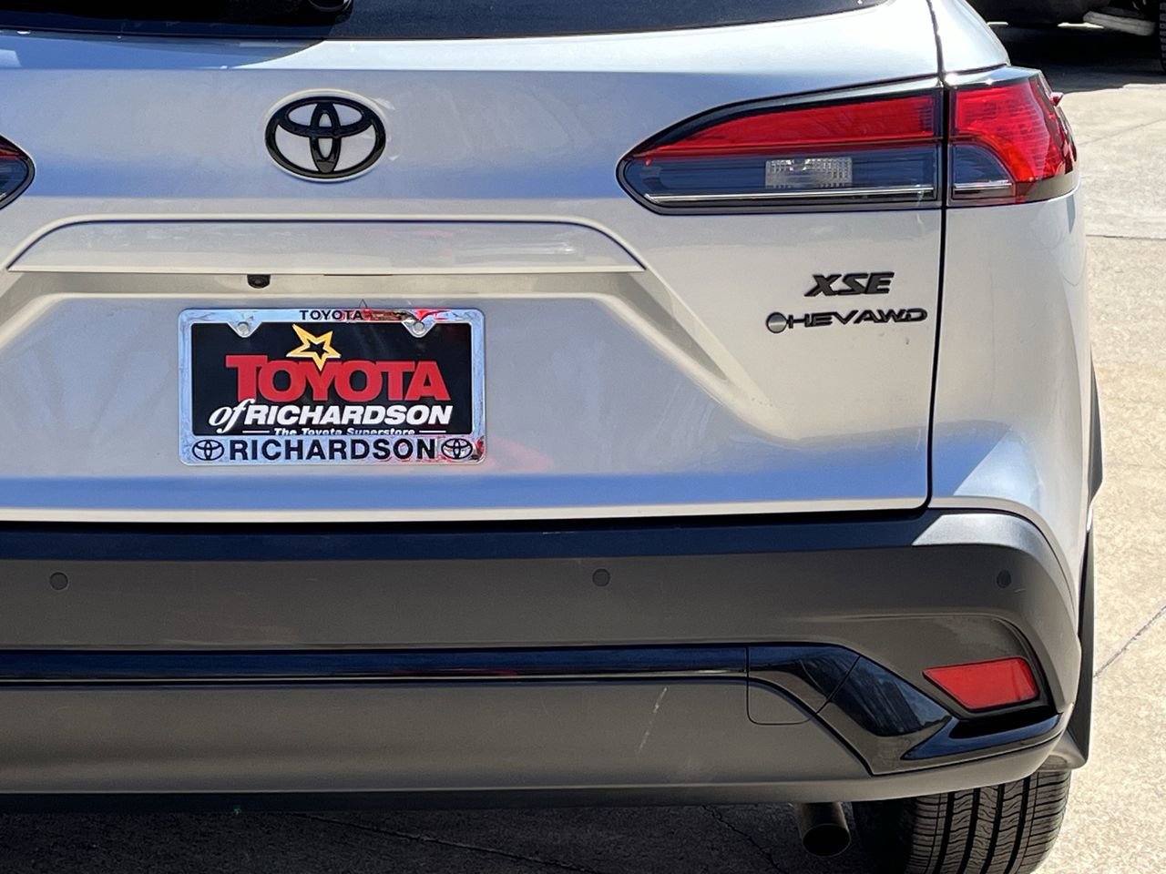 Used 2025 Toyota Corolla Cross AWD Hybrid w/ Convenience Package image 6