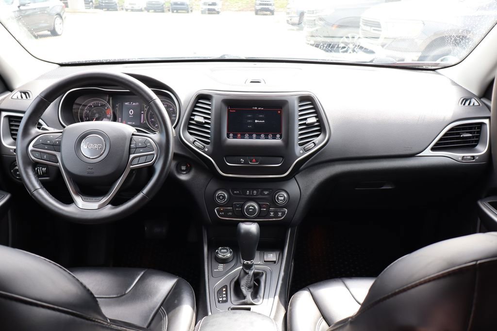 Used 2020 Jeep Cherokee Latitude Plus w/ Cold Weather Group AWD/4WD image 38