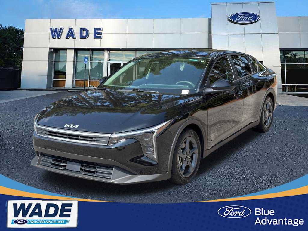 Used 2025 Kia K4 FWD image 1