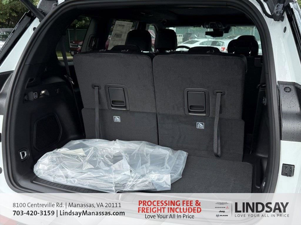 New 2025 Jeep Grand Cherokee L Limited w/ Luxury Tech Group II image 17