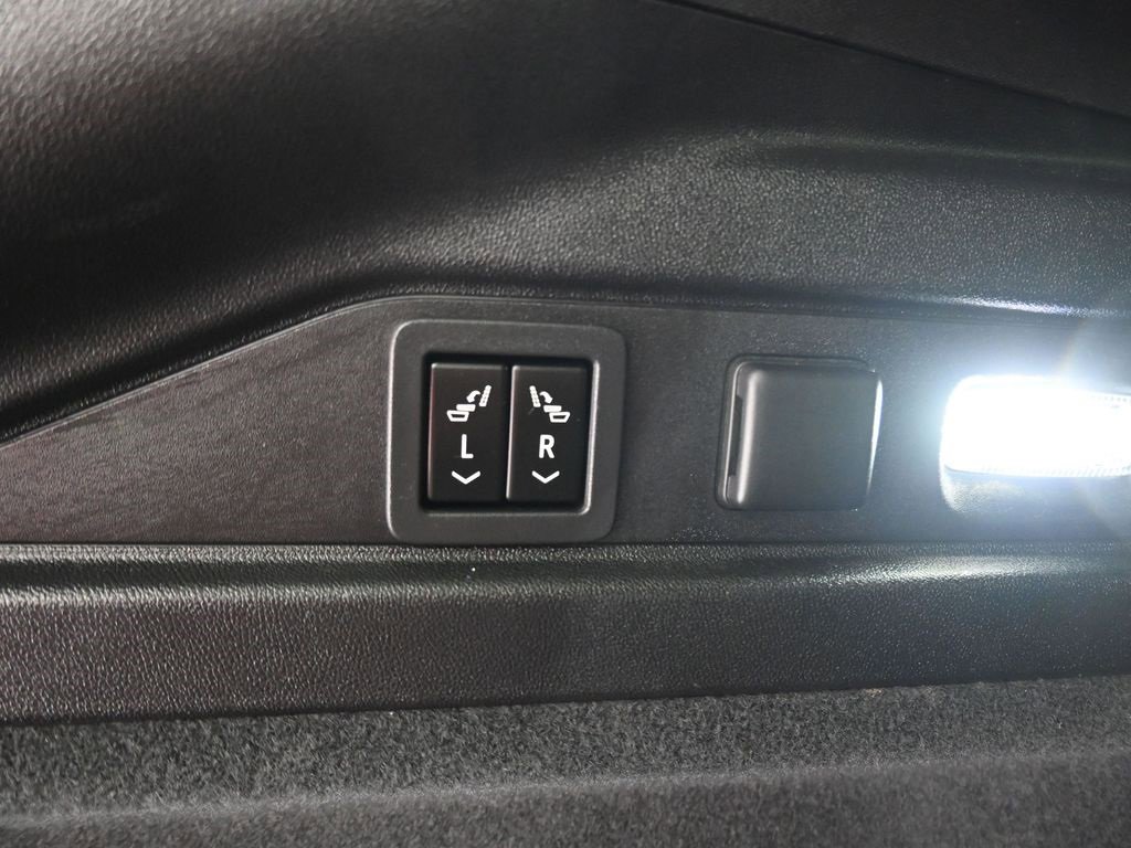 Used 2023 Cadillac Lyriq 2WD image 54