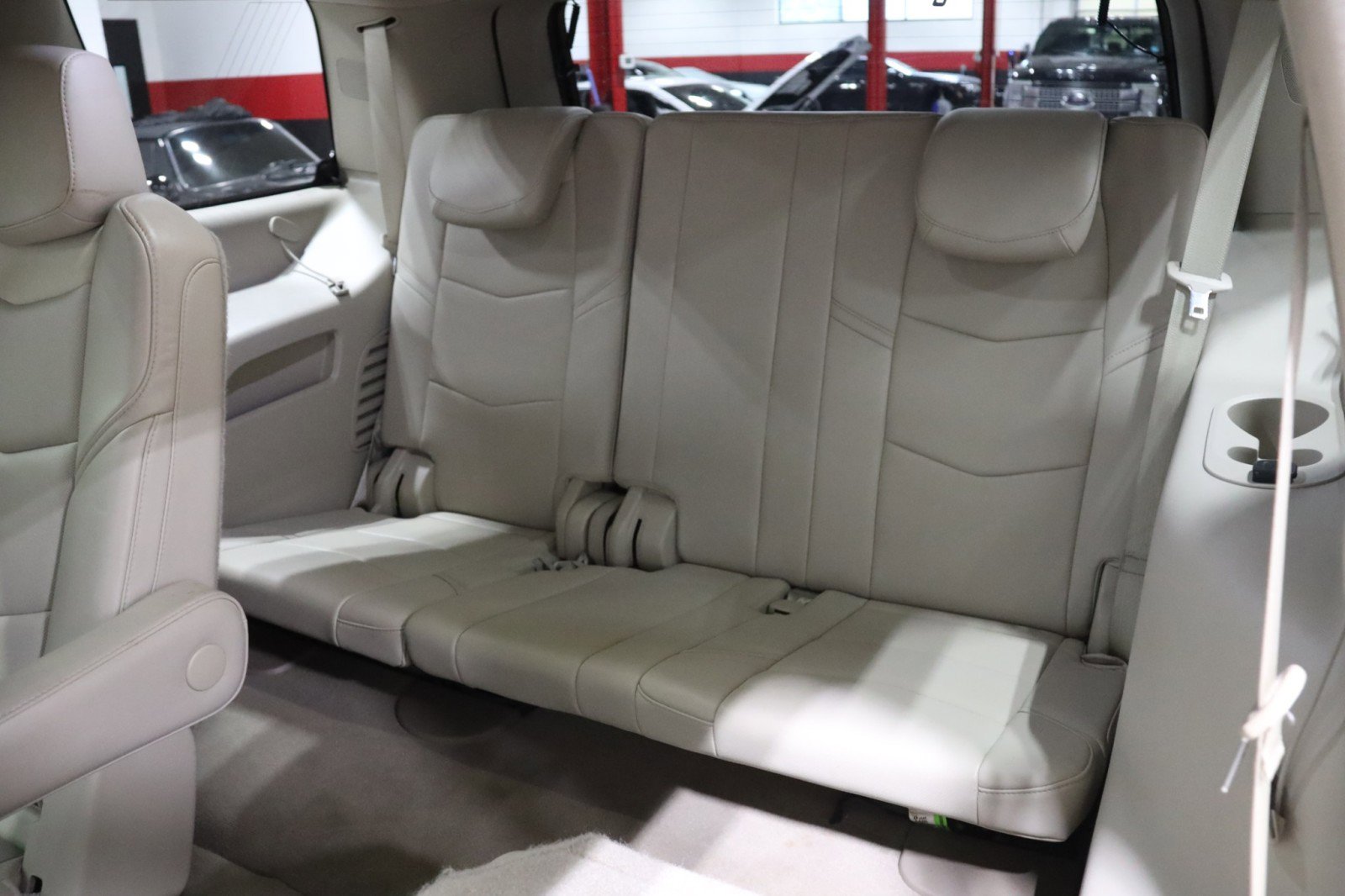 Used 2015 Cadillac Escalade Luxury AWD/4WD image 44