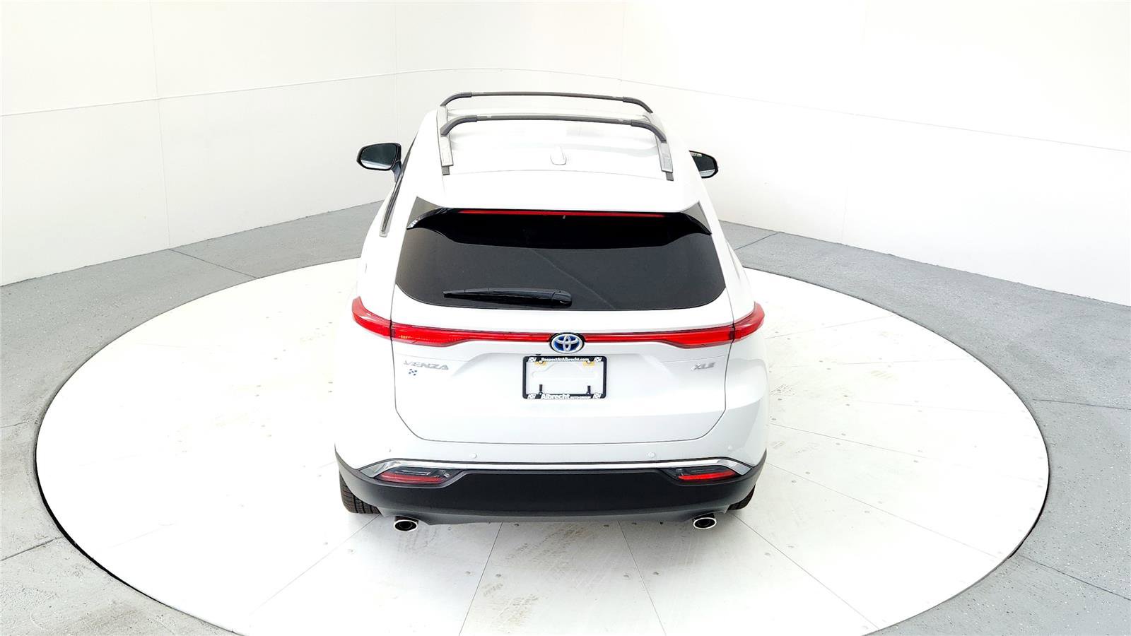 Used 2024 Toyota Venza XLE image 15