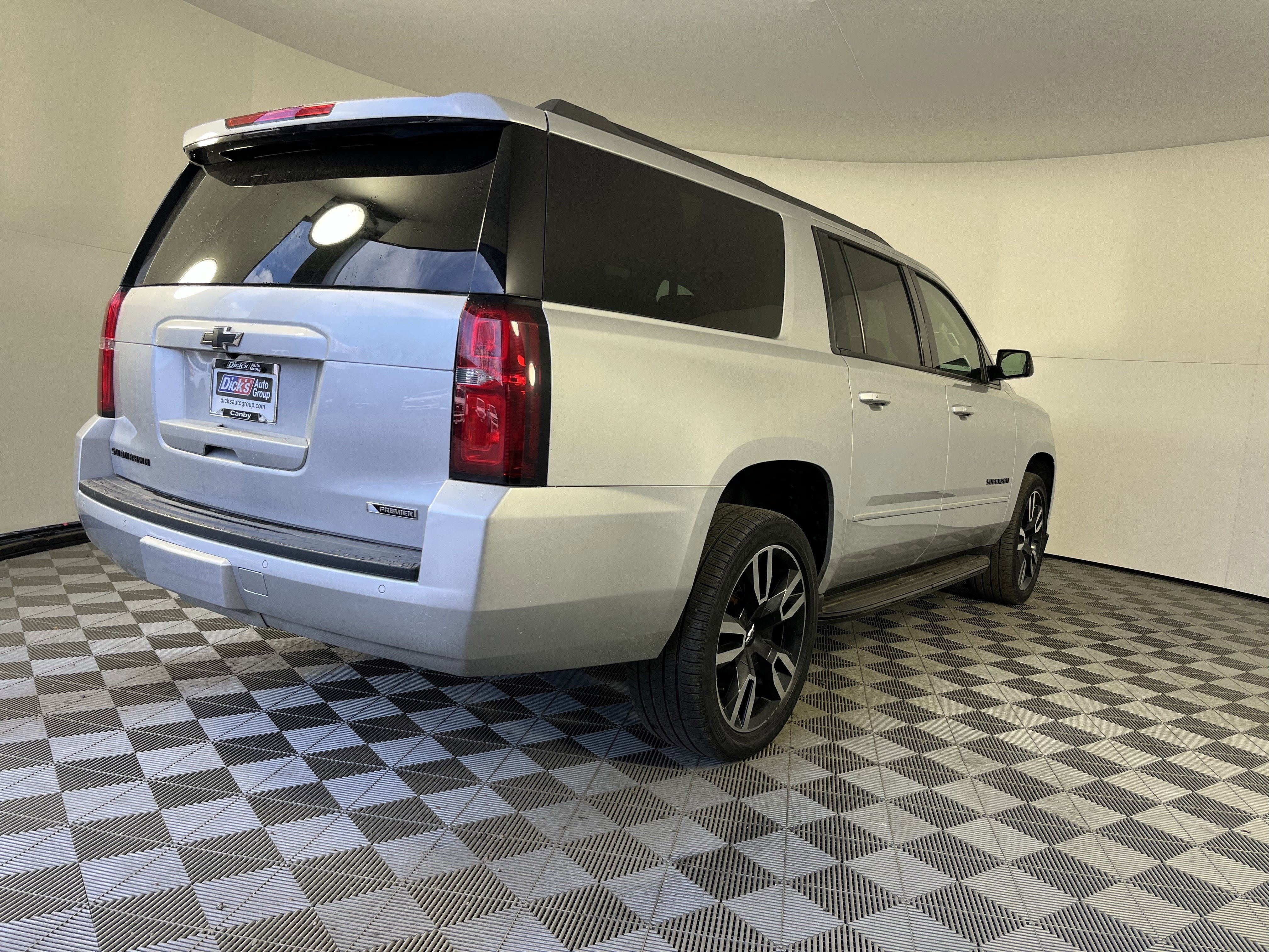 Used 2018 Chevrolet Suburban Premier image 4