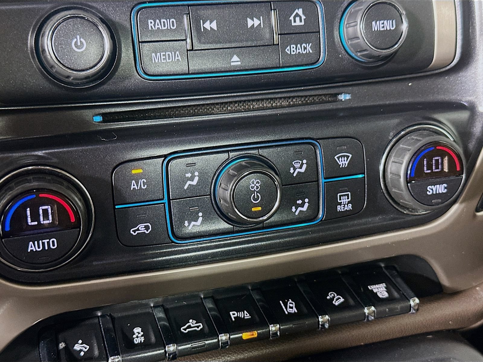 Used 2019 GMC Sierra 2500 Denali w/ Duramax Plus Package AWD/4WD image 15